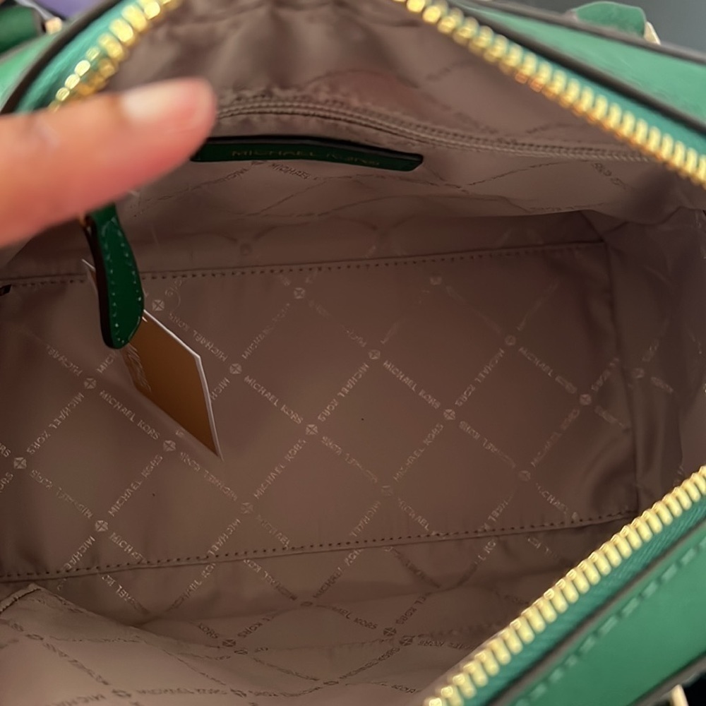 Michael Kors crossbody - Picture 7 of 9